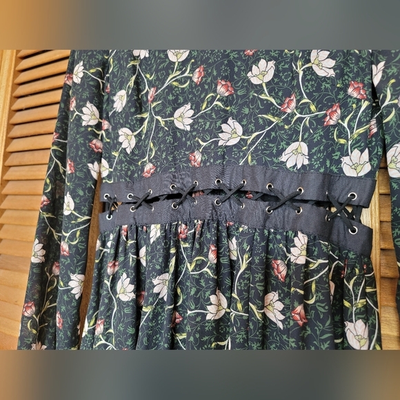 Topshop, Woodland Floral Lattice Waist Dress, Green/Black, Size 4 - Picture 10 of 11